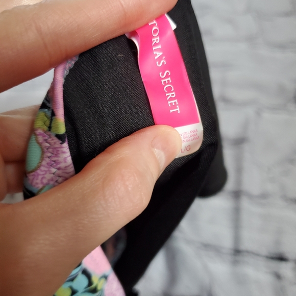 Victoria's Secret Bikini Bottoms - Picture 5 of 5